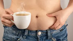 É possível beber café e emagrecer: nutricionistas explicam quando resulta