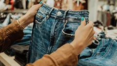 O azul já não está na moda: 5 cores de ganga que toda a gente usa nesta primavera